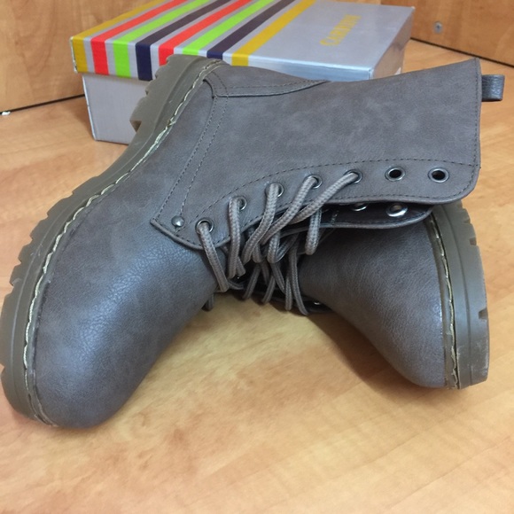 Youth Child boot  size 2 brown - Picture 3 of 6